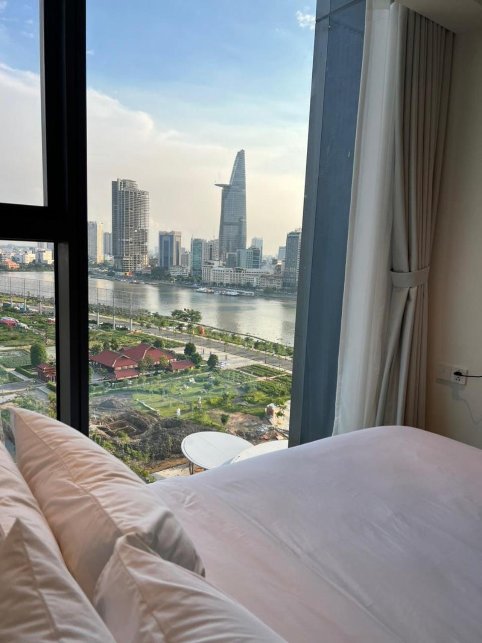 Smile - The Opera Luxury - Infinity Pool * TP. Hồ Chí Minh
